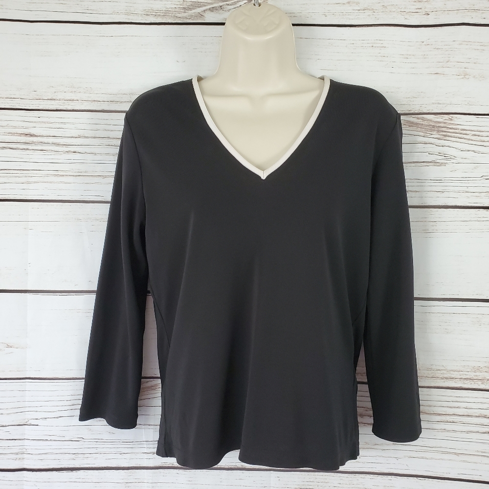 DKNY | V-Neck 3/4 Sleeve Top w White Trim - Picture 5 of 6